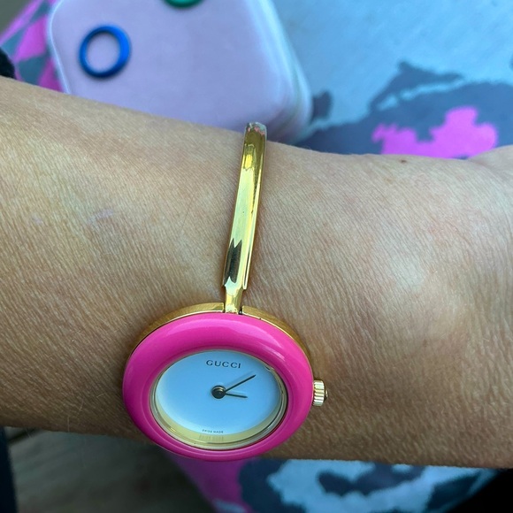 Gucci bangle watch with beautiful faces❤️💚💙🤍🧡 - Picture 6 of 15